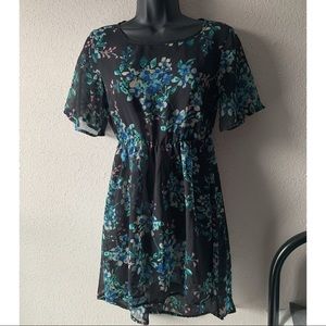 Like New XS Lily White Sheer Floral Tunic